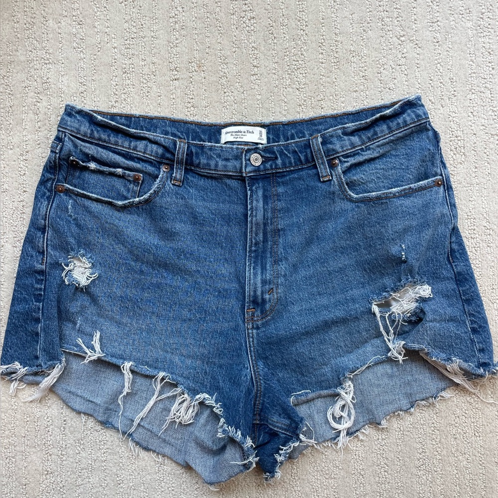 Abercrombie High Rise Mom Short (Curve Love)
